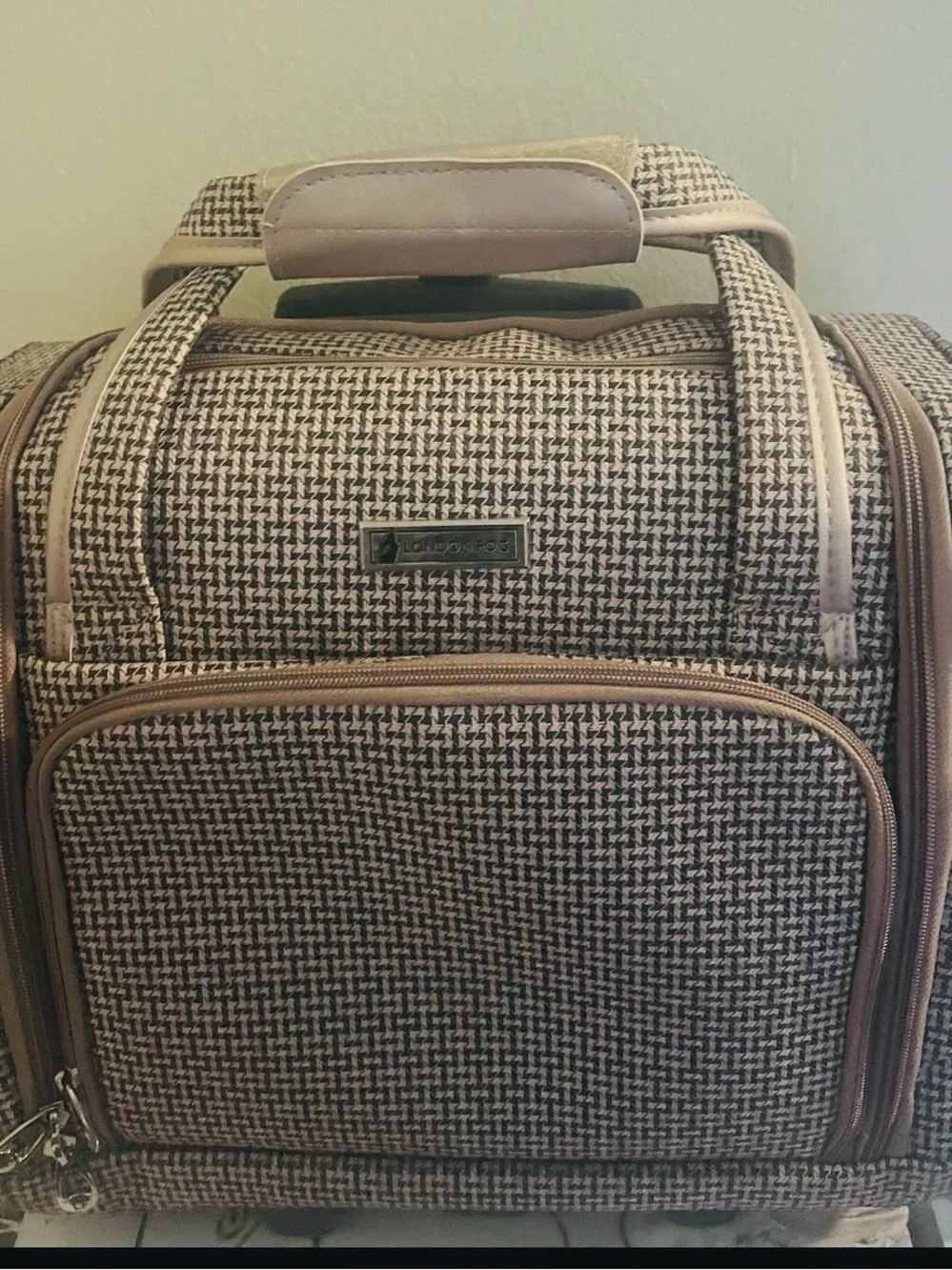 London Fog Pink Tweed Cosmetic Travel Case